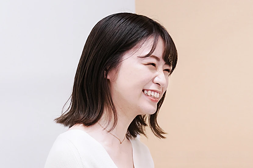 診察室で笑顔を見せる患者のイメージ（モデル）