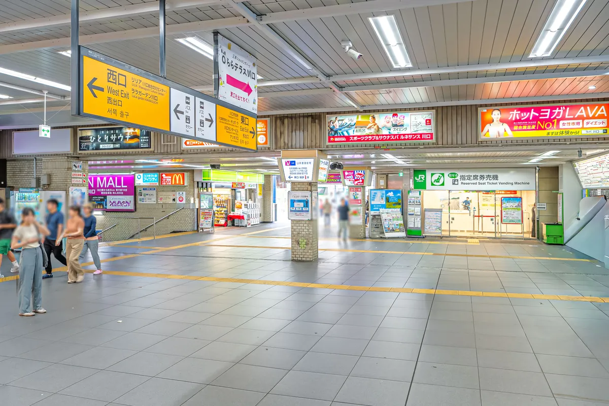 JR川口駅改札前の東口方面案内サイン